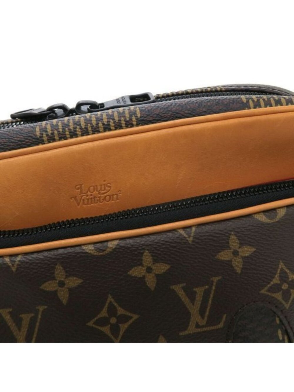 Louis Vuitton Damier LV Giant Nile Messenger - Picture 4 of 9
